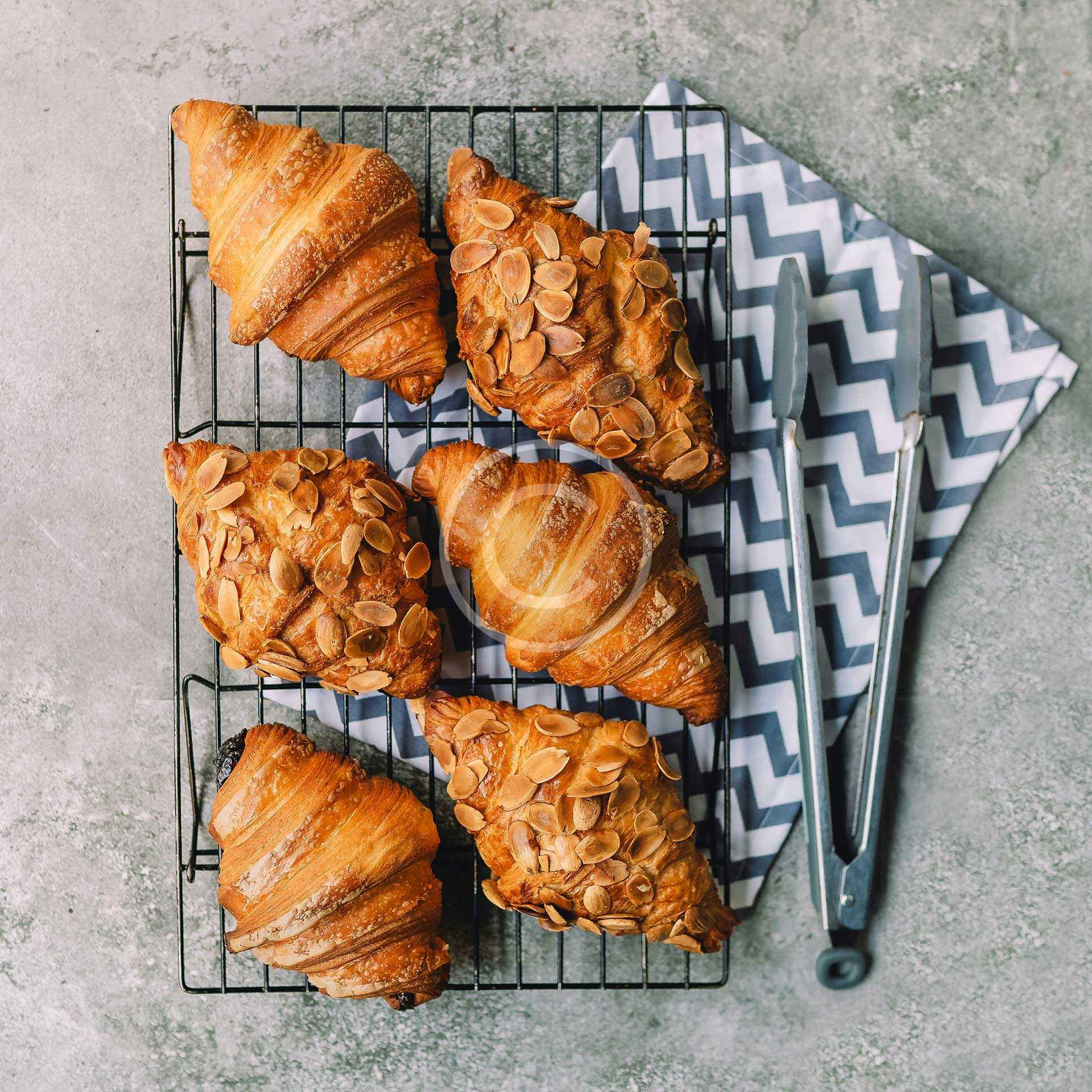 Almond croissant - Image 4
